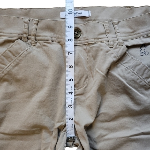Disney Parks Pants Womens Size 6 Khaki Tan Capris Mickey Mouse Embroidery Cotton - Picture 9 of 10